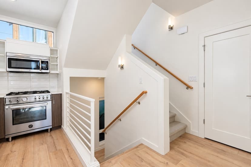 Property photo for 6317 9th Avenue NE #D, Seattle photo 15