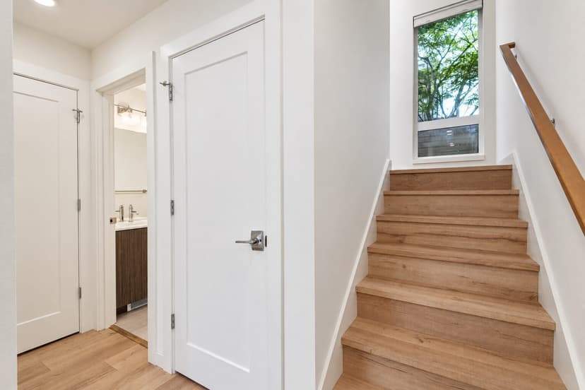 Property photo for 6317 9th Avenue NE #D, Seattle photo 3