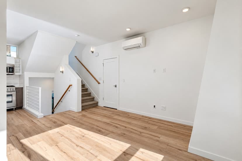 Property photo for 6317 9th Avenue NE #D, Seattle photo 14