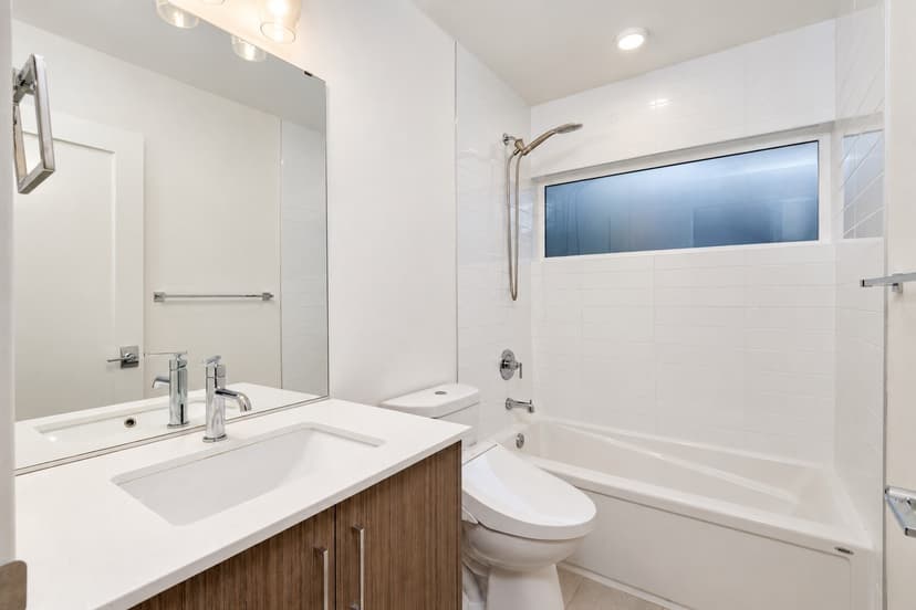 Property photo for 6317 9th Avenue NE #D, Seattle photo 4