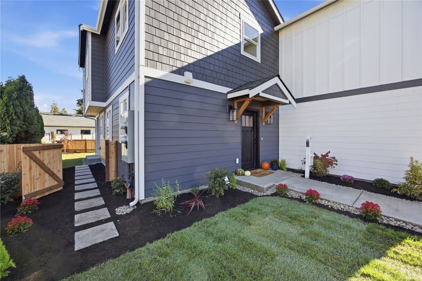 Property photo for 6611 Commercial Avenue #1, Everett photo 2
