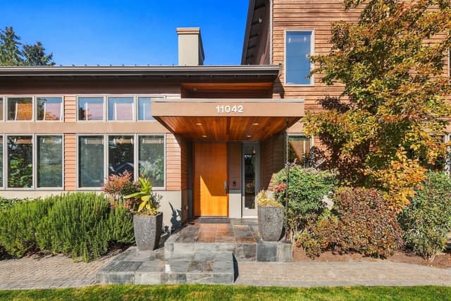 Property photo for 11042 SE 30th Street, Bellevue photo 4