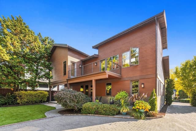 Property photo for 11042 SE 30th Street, Bellevue photo 2