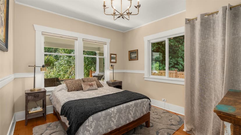 Property photo for 10015 68th Avenue S, Seattle photo 13