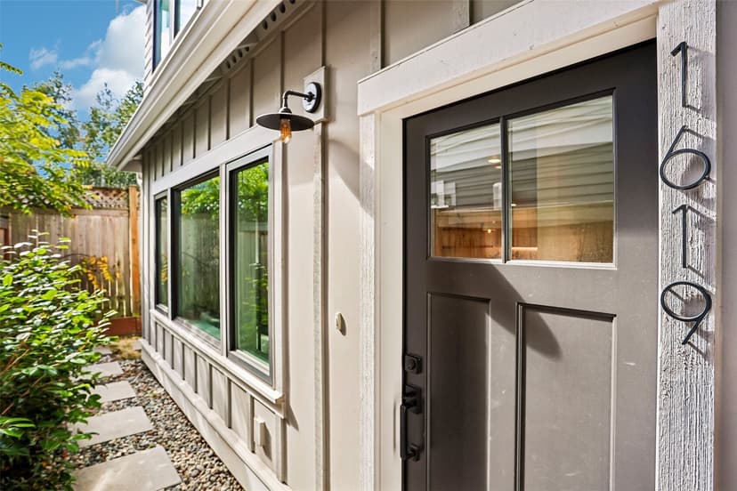 Property photo for 1619 3rd Avenue W, Seattle