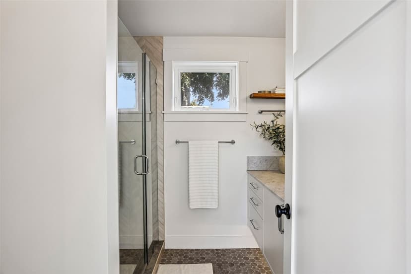 Property photo for 1619 3rd Avenue W, Seattle photo 14