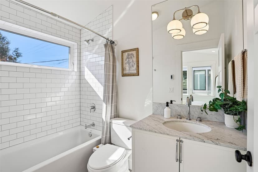 Property photo for 1619 3rd Avenue W, Seattle photo 16