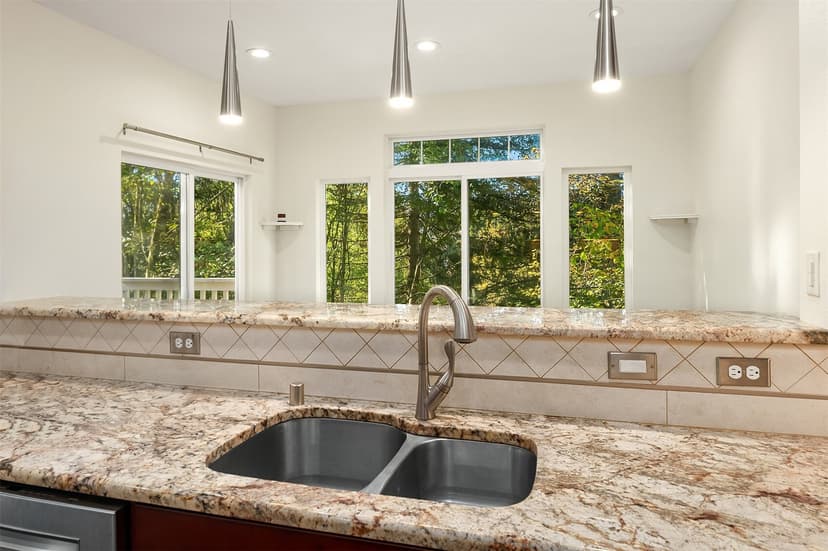 Property photo for 6515 SE Cougar Mountain Way, Bellevue photo 11