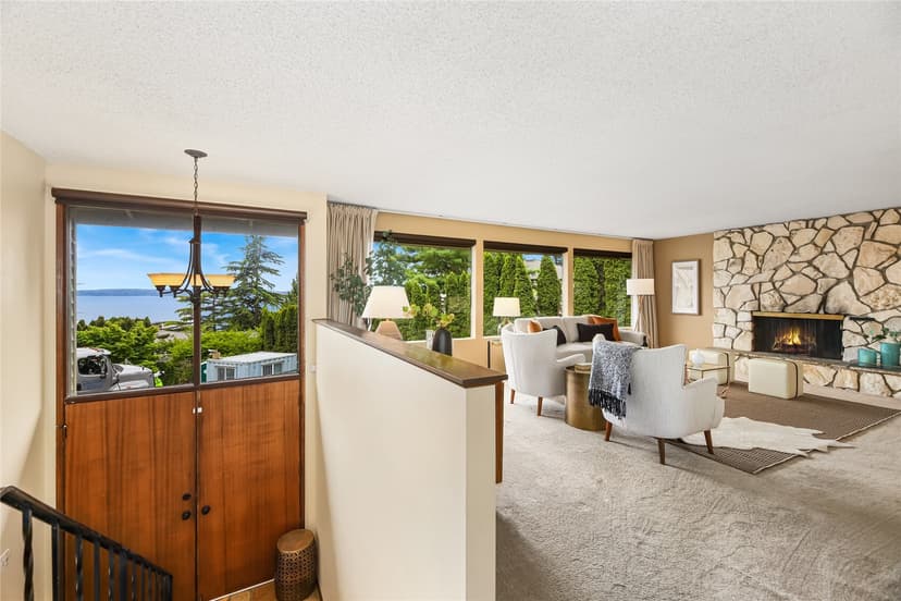 Property photo for 4553 53rd Avenue SW, Seattle photo 3