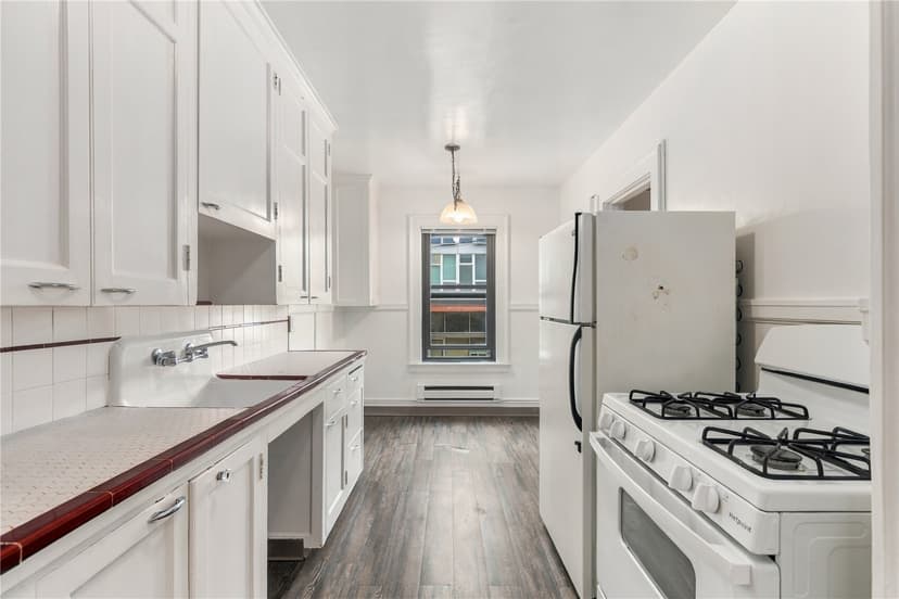 Property photo for 307 Queen Anne Avenue N, Seattle photo 13