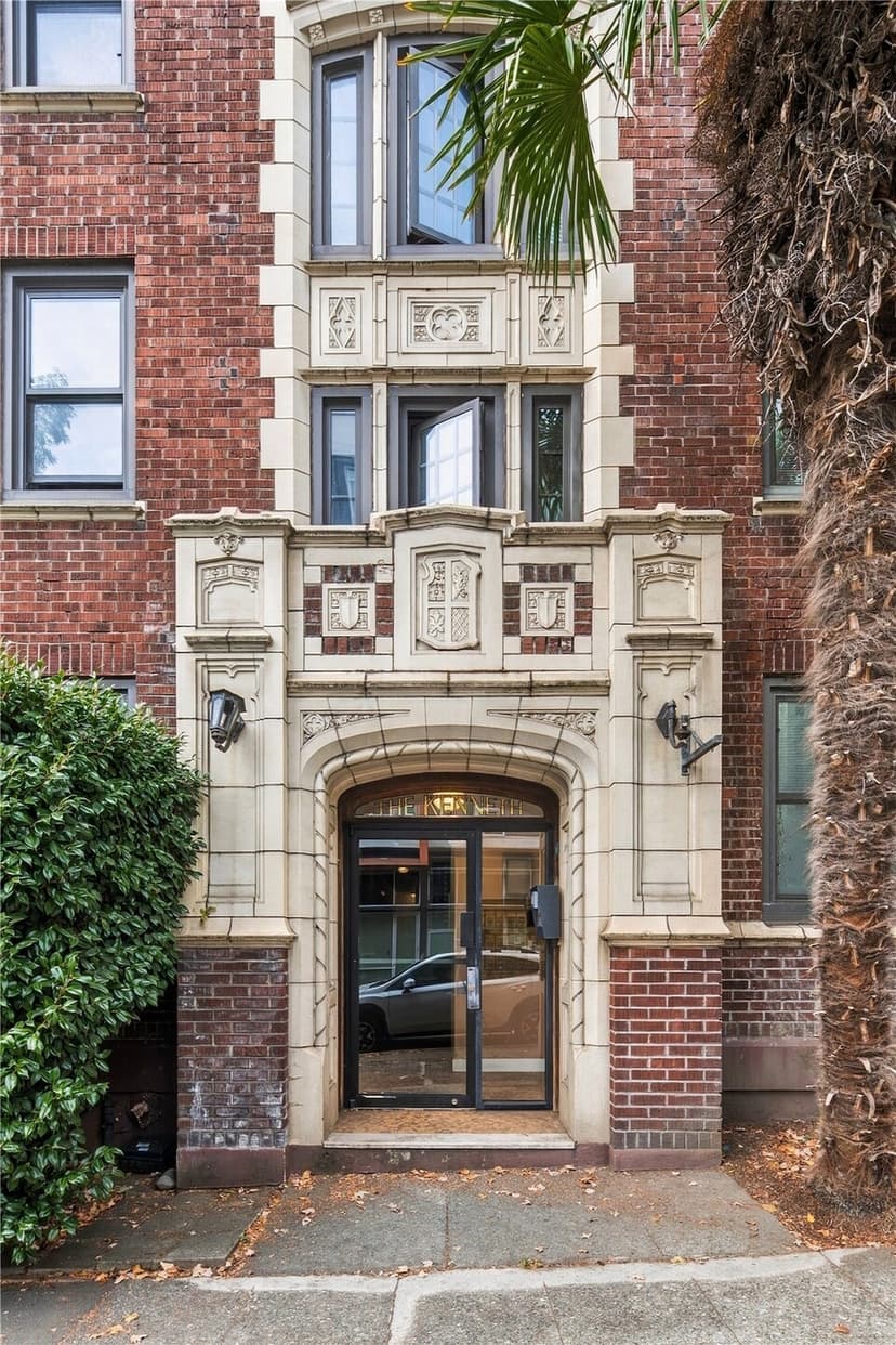 Property photo for 307 Queen Anne Avenue N, Seattle photo 6