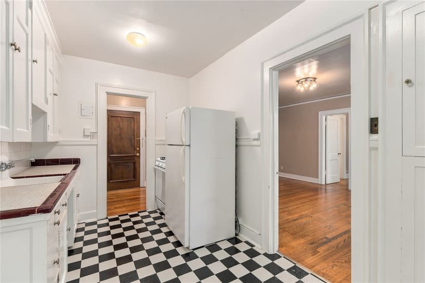 Property photo for 307 Queen Anne Avenue N, Seattle photo 30