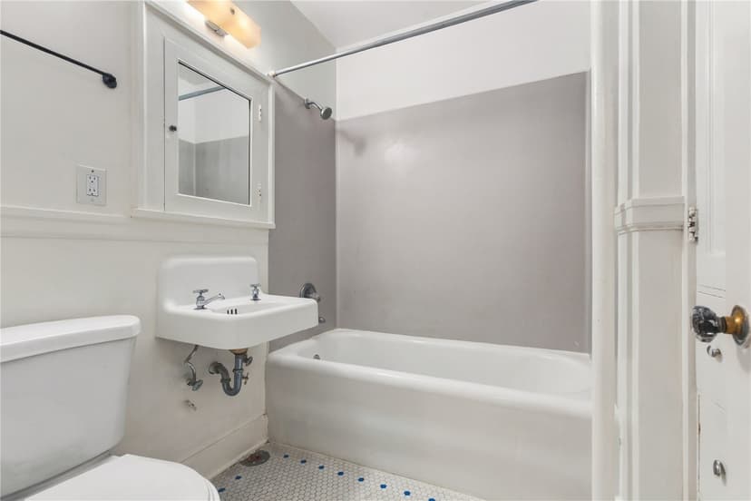 Property photo for 307 Queen Anne Avenue N, Seattle photo 23