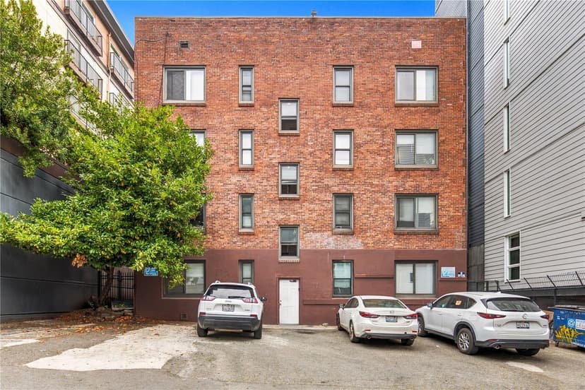 Property photo for 307 Queen Anne Avenue N, Seattle photo 8