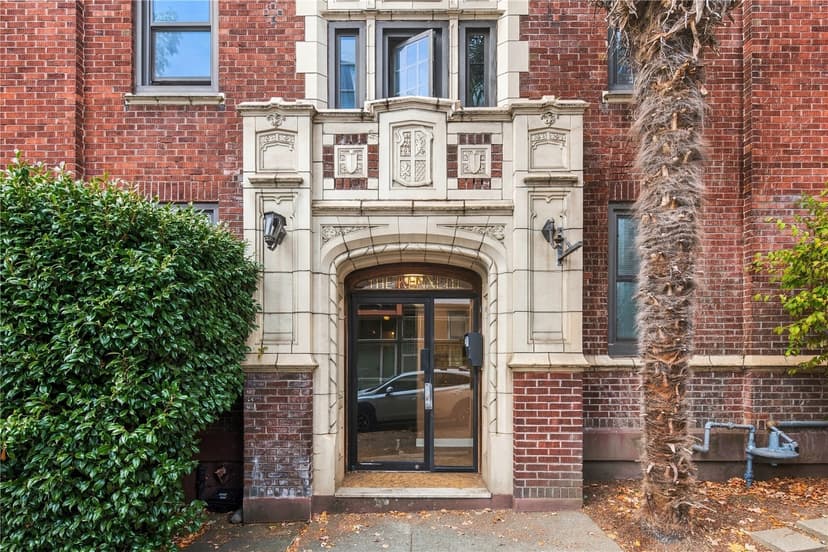 Property photo for 307 Queen Anne Avenue N, Seattle photo 5