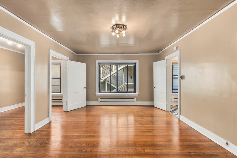 Property photo for 307 Queen Anne Avenue N, Seattle photo 34