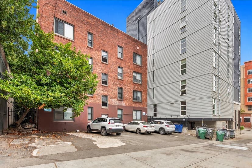 Property photo for 307 Queen Anne Avenue N, Seattle photo 9