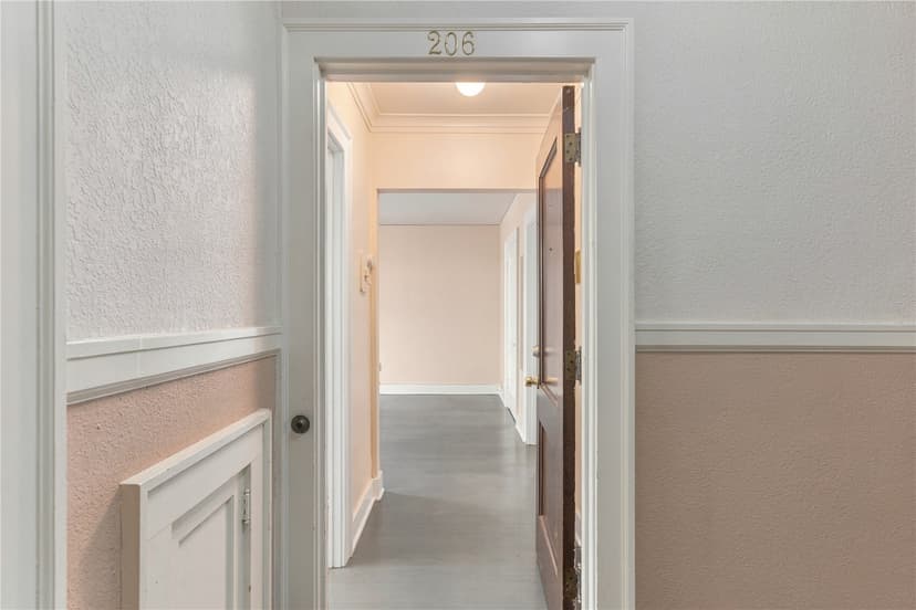 Property photo for 307 Queen Anne Avenue N, Seattle photo 12