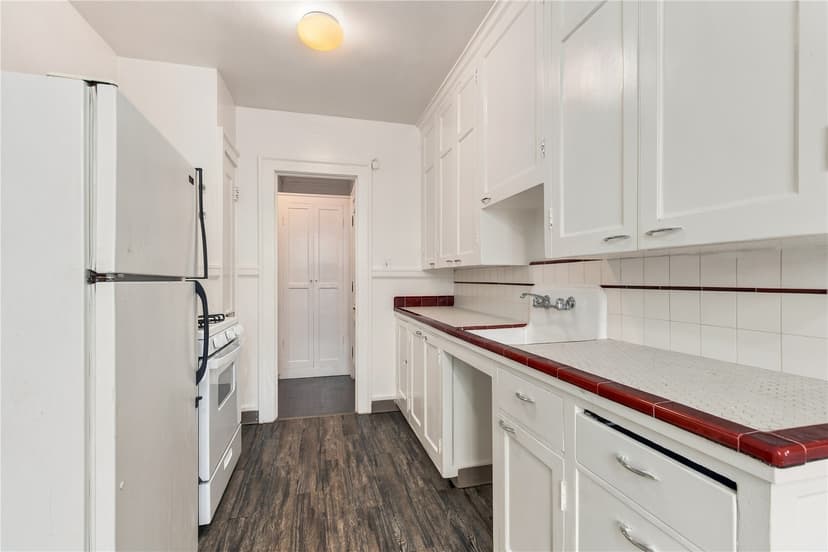 Property photo for 307 Queen Anne Avenue N, Seattle photo 16