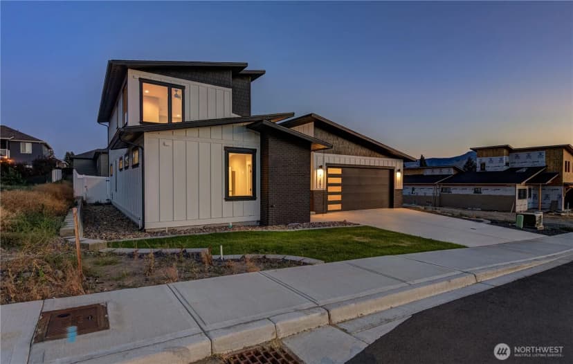 Property photo for 126 Chadwick St NW, East Wenatchee photo 3