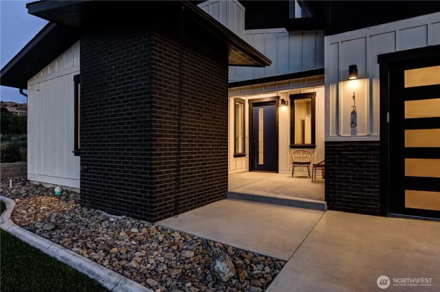 Property photo for 126 Chadwick St NW, East Wenatchee photo 2