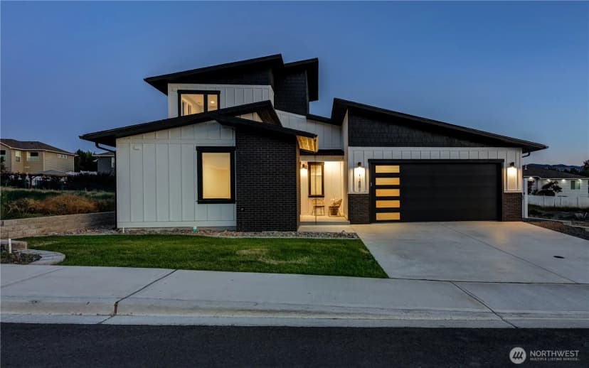 Property photo for 126 Chadwick St NW, East Wenatchee