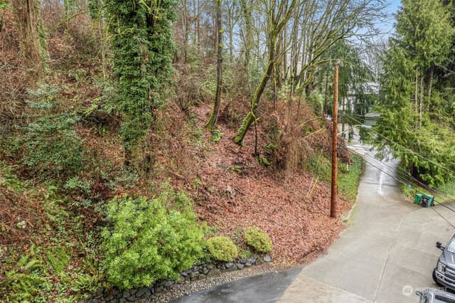 Property photo for 2211 16th Avenue E, Seattle photo 5