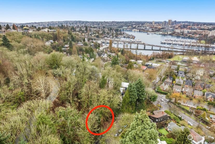 Property photo for 2211 16th Avenue E, Seattle photo 12