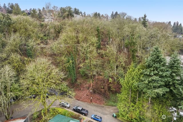 Property photo for 2211 16th Avenue E, Seattle photo 3