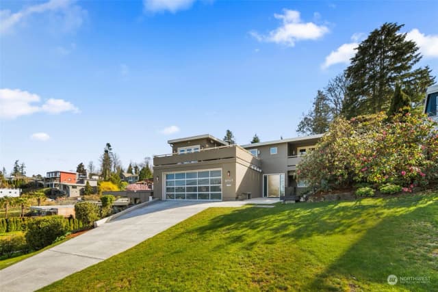 Property photo for 3757 W Commodore Way, Seattle photo 4
