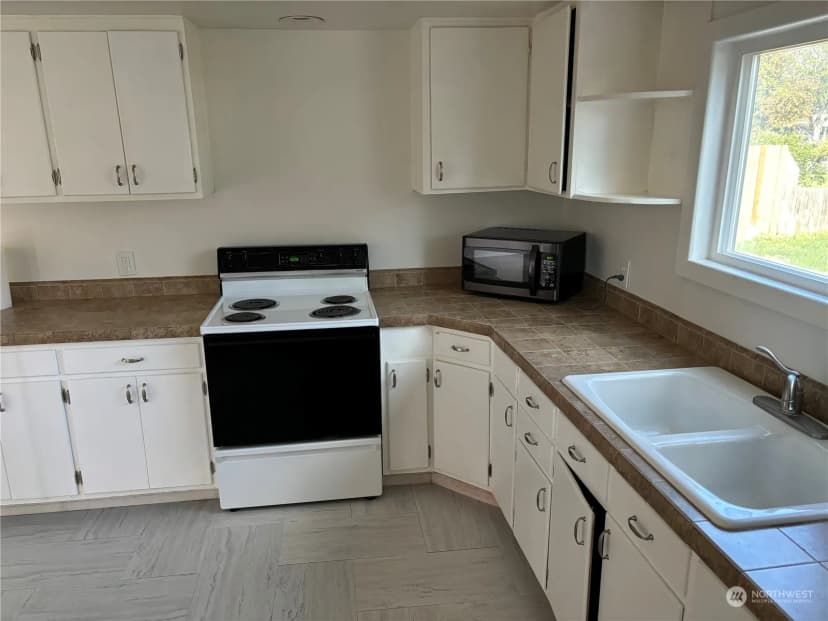 Property photo for 423 Third Avenue W, Omak photo 3