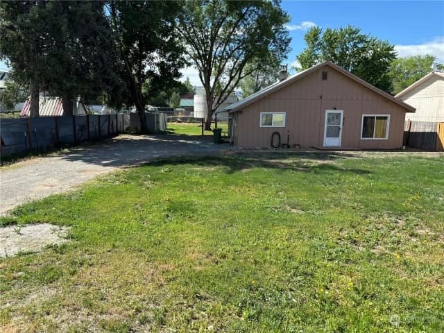 Property photo for 423 Third Avenue W, Omak