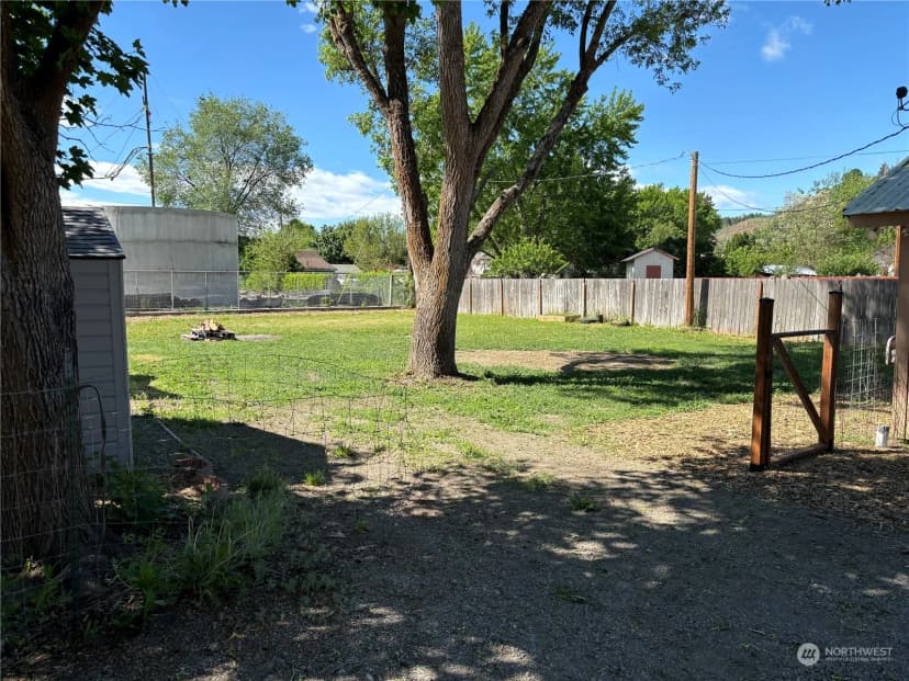 Property photo for 423 Third Avenue W, Omak photo 13