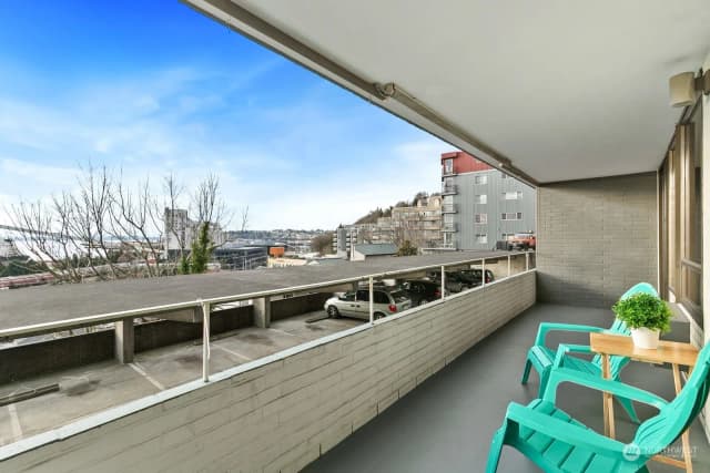 Property photo for 521 5th Avenue W #103, Seattle photo 2