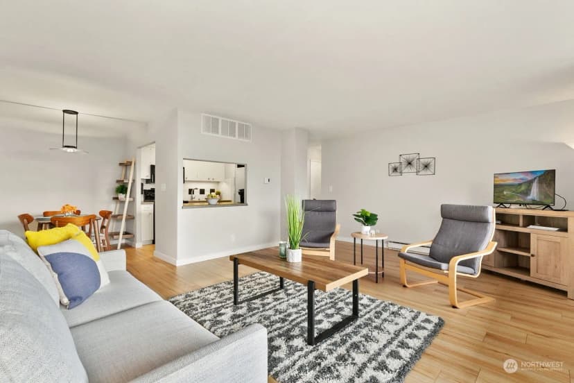 Property photo for 521 5th Avenue W #103, Seattle photo 6