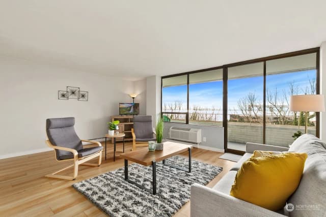 Property photo for 521 5th Avenue W #103, Seattle photo 5