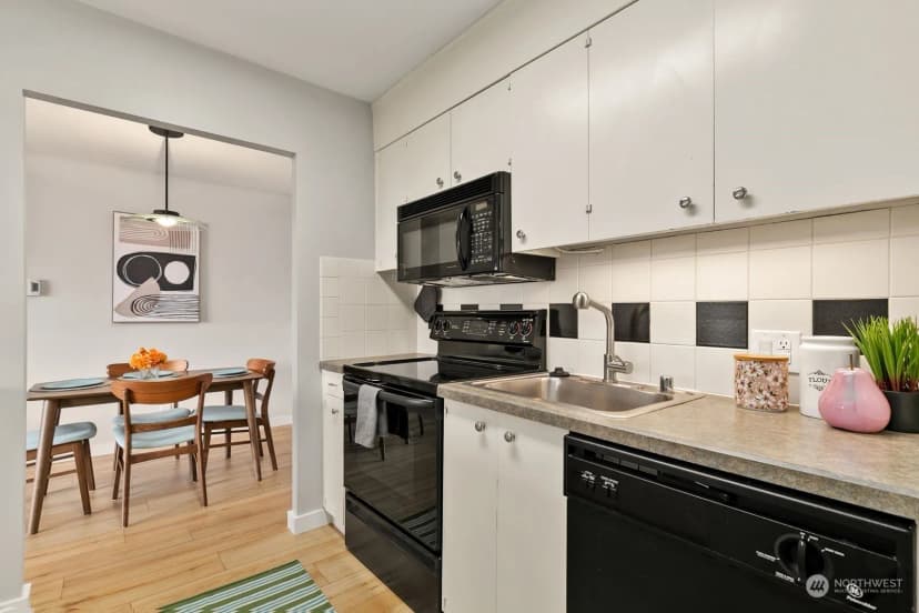 Property photo for 521 5th Avenue W #103, Seattle photo 11