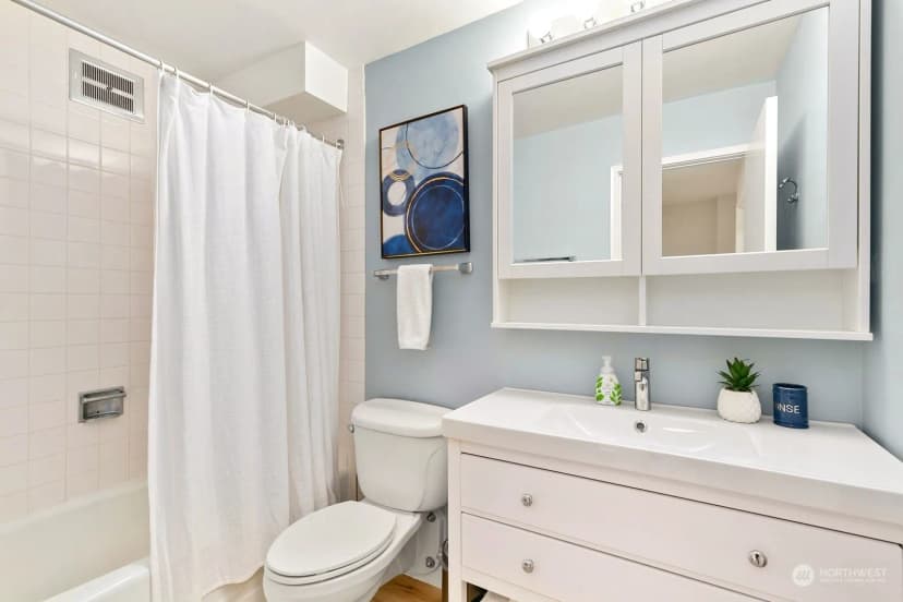 Property photo for 521 5th Avenue W #103, Seattle photo 16