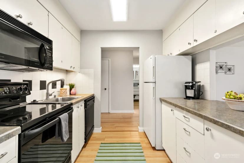 Property photo for 521 5th Avenue W #103, Seattle photo 12