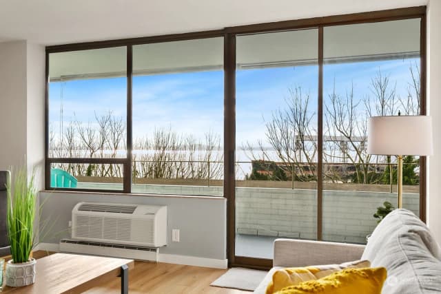 Property photo for 521 5th Avenue W #103, Seattle photo 3