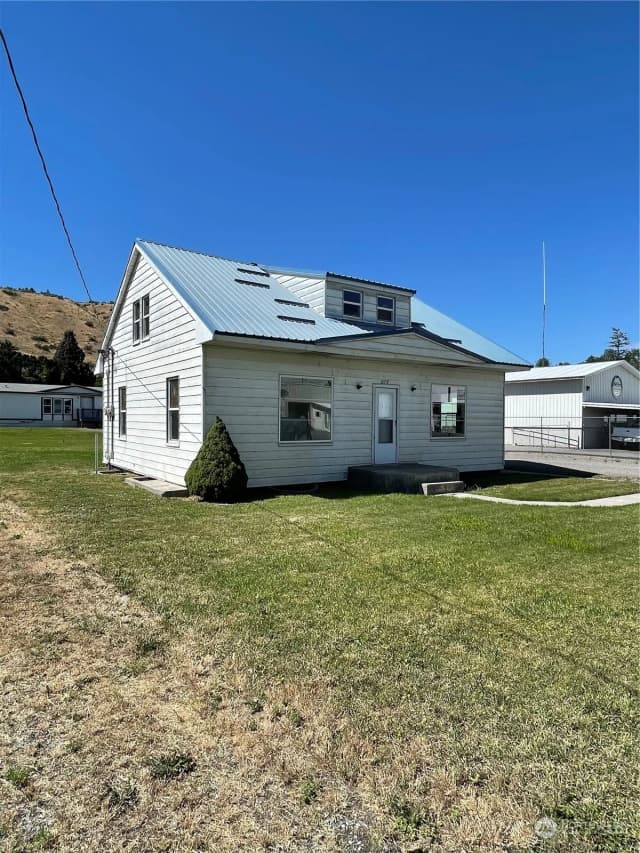 Property photo for 1579 2nd Ave N, Okanogan photo 2
