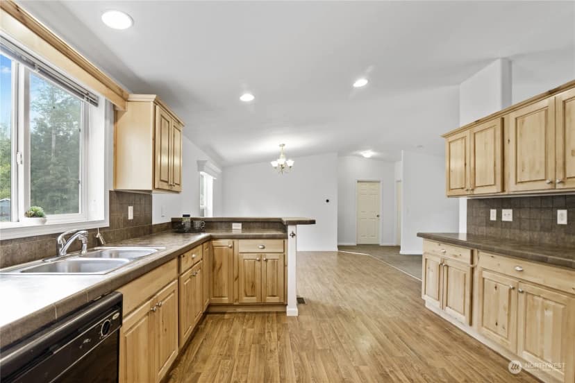 Property photo for 120 E Lakeshore Drive W, Shelton photo 11