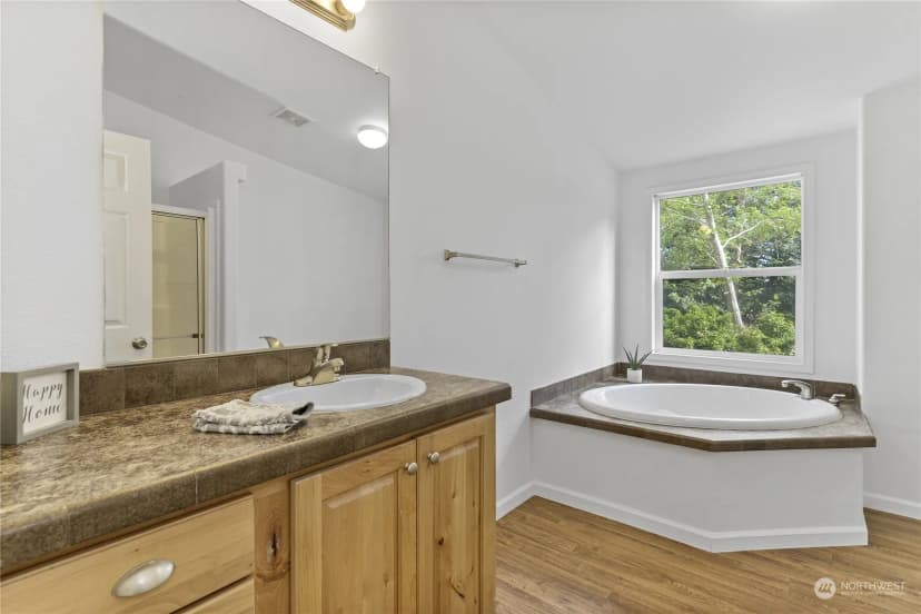 Property photo for 120 E Lakeshore Drive W, Shelton photo 16