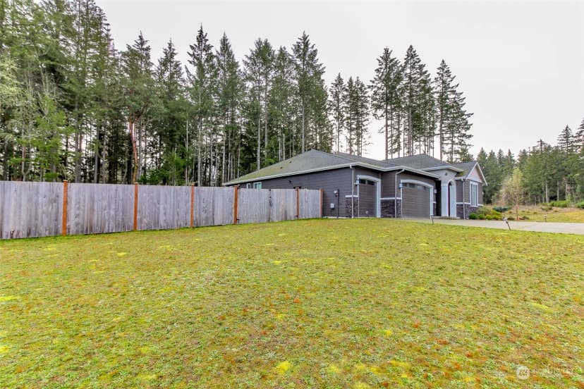 Property photo for 8317 Ne 52nd Avenue Ne, Lacey photo 3