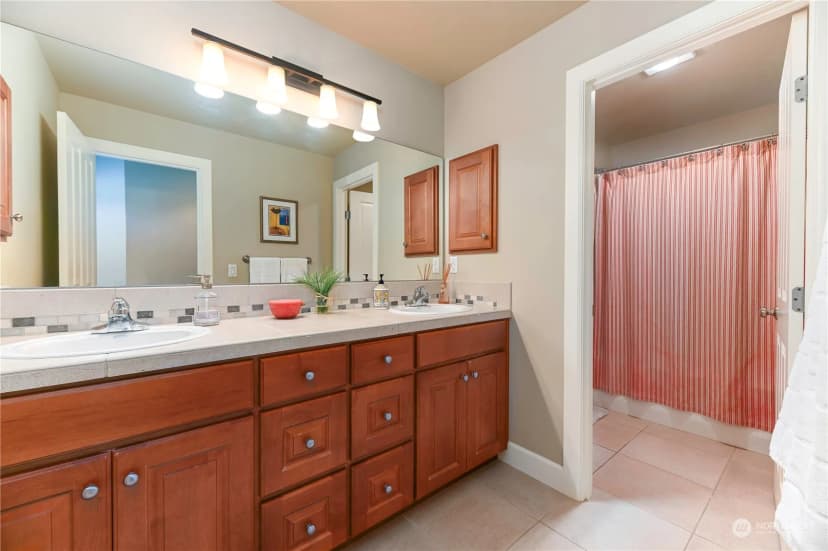 Property photo for 13913 233rd Street Se, Woodinville photo 34