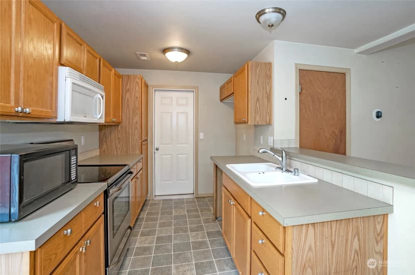 Property photo for 11525 7th Avenue Ct E, Tacoma photo 10