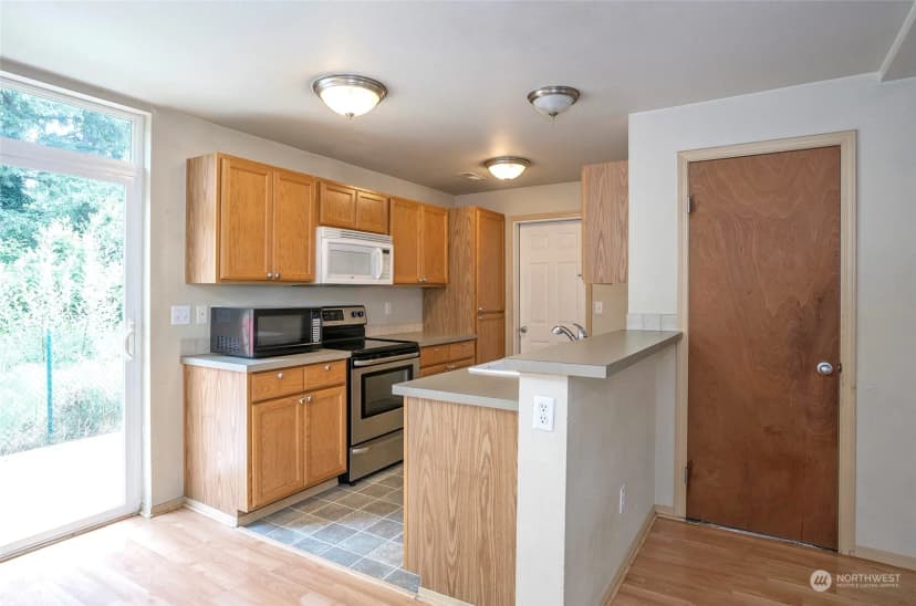 Property photo for 11525 7th Avenue Ct E, Tacoma photo 9