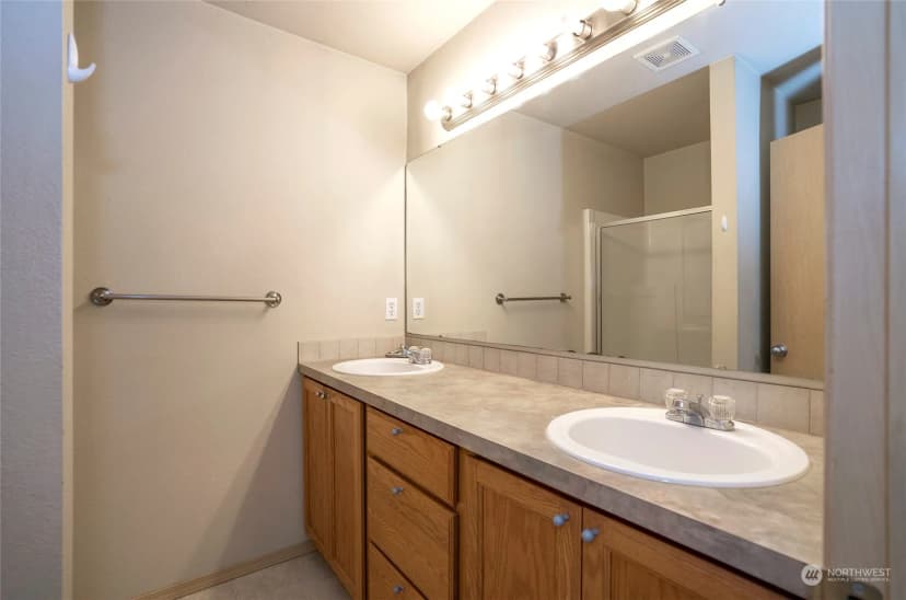 Property photo for 11525 7th Avenue Ct E, Tacoma photo 16