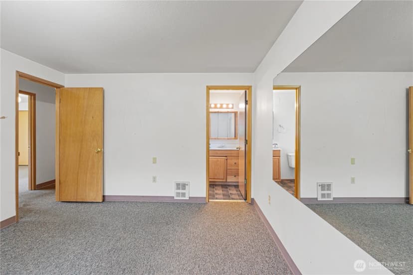 Property photo for 858 E Smith Road, Bellingham photo 35