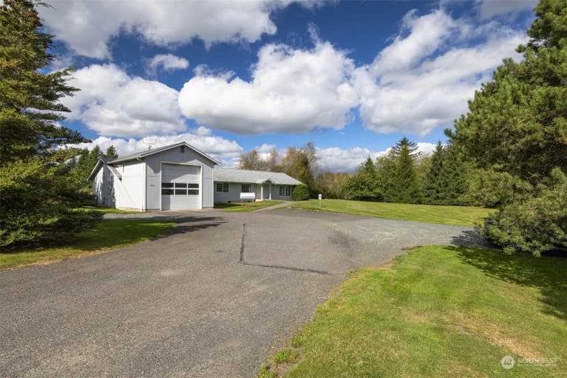 Property photo for 858 E Smith Road, Bellingham photo 10